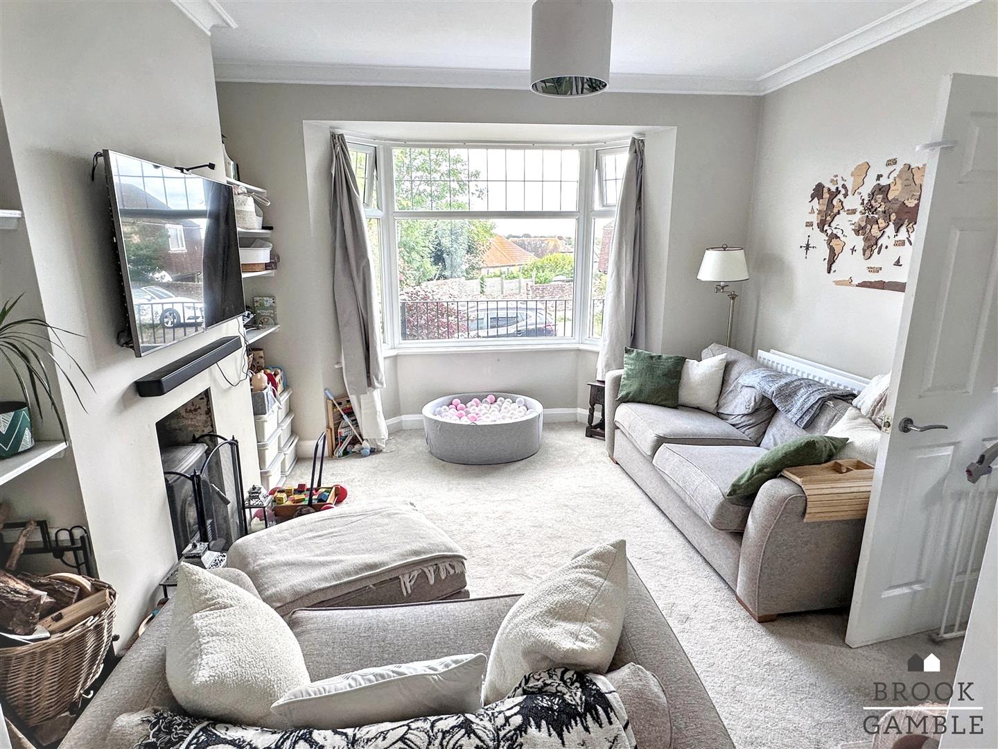 3 Bedroom House - Semi-Detached. Longland Road in Eastbourne, East Sussex 2